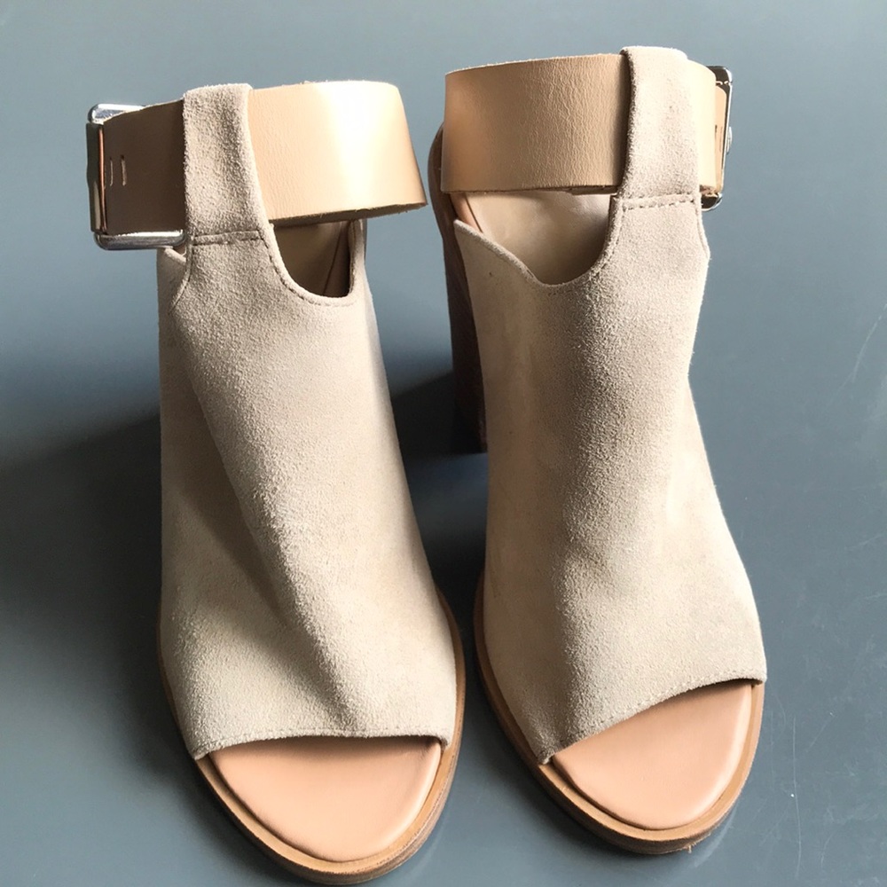 Marc Fisher  Vashi ankle strap sandals - Picture 2 of 8